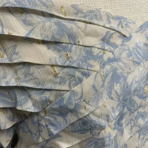 Express Blue Toile Floral Blouse Size Large Pleated Puff Shoulder Lightweight - Picture 3 of 5